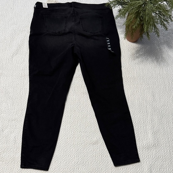 NWT Torrid Black High Rise Ultra Skinny Jeans with Embroidered Accents Size 20R - Picture 12 of 14